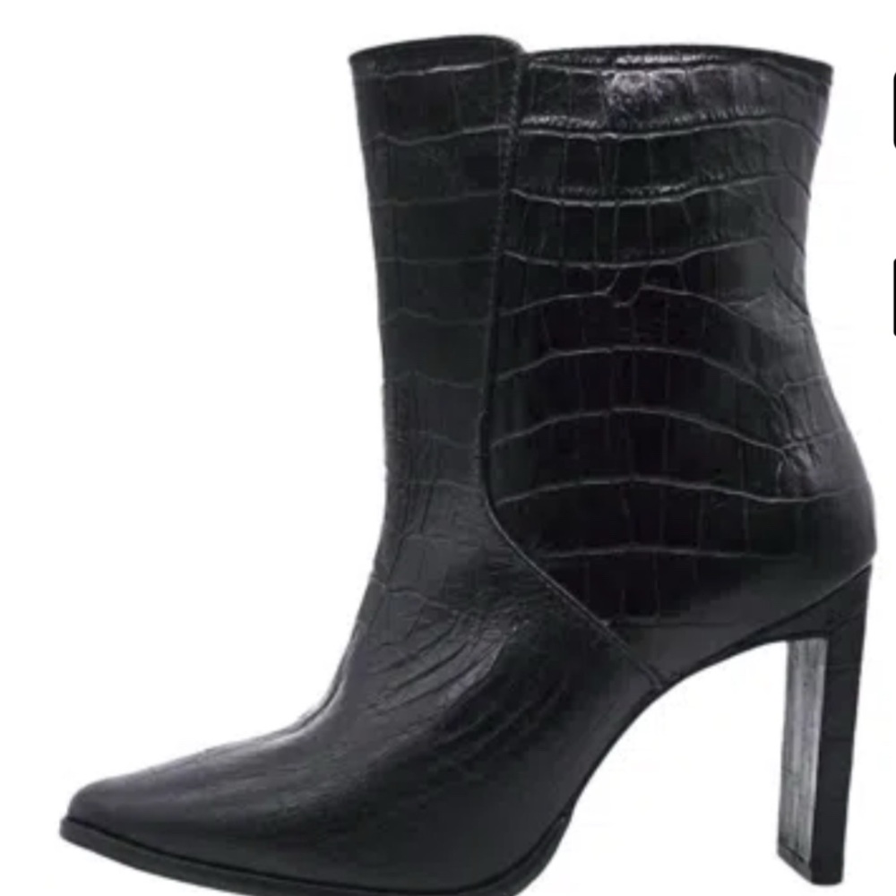 KAANAS Chicago Heel Booties In Black crock Sz 5
